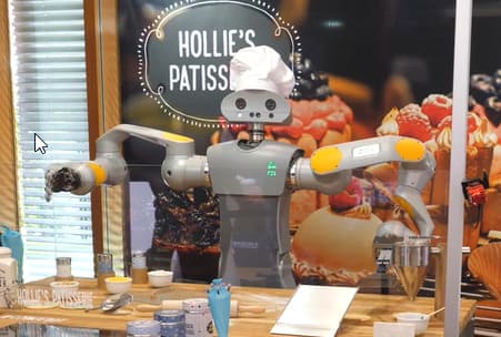 El robot camarero HoLLiE se convierte en pastelero